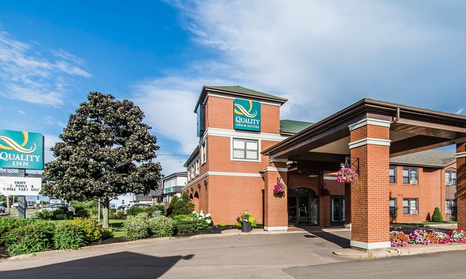 Summerside Hotel | Quality Inn & Suites Garden of The Gulf
