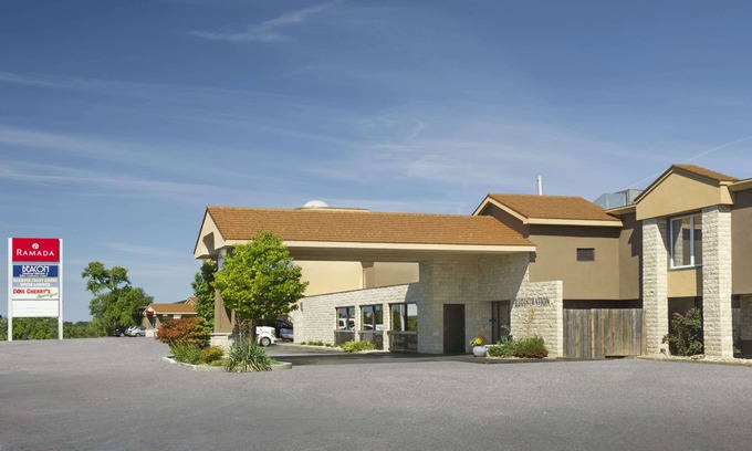 Jordan Harbour Hotel | Ramada by Wyndham Jordan/Beacon Harbourside Resort
