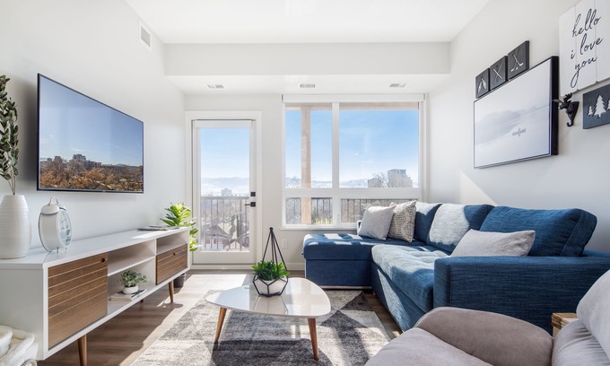 North End Condo | RARE FIND DOWNTOWN | 2 Master Bedrooms w/ en-suites and King Beds | Sleeps 6