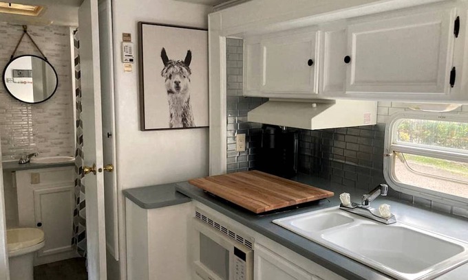 Markdale RV Rental | Recreational vehicle (RV) ∙ 1 bedroom ∙ 5 guests