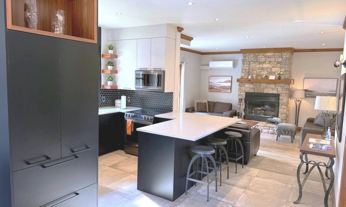 Mont-Tremblant Condo | RENOVATED LUXE 3 bedroom vacation home ski-in/out