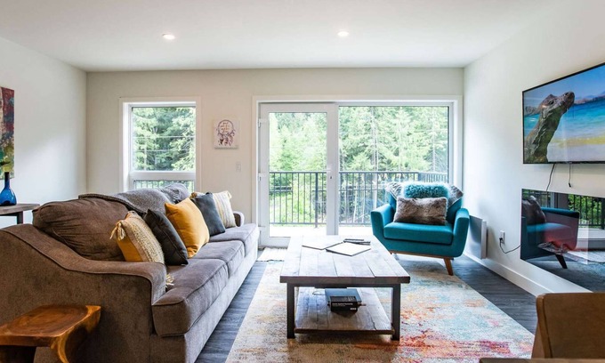 Revelstoke Condo | Revelstoke - L'Austin Rêve-Private Hot Tub- 2 minutes to Revelstoke Mountain resort