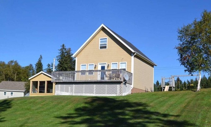 Oyster Bed House | River Front Property With Water View, Minutes To Brackley, & Screened In Dining