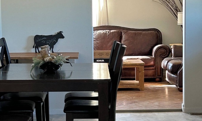 Saskatchewan Other | Rock Mountain Retreat, your tranquil getaway in Coronach. Pet-friendly!