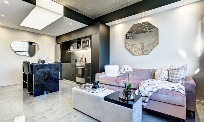 Shaughnessy Village Apartment | Roomy Loft near Guy-Concordia Metro