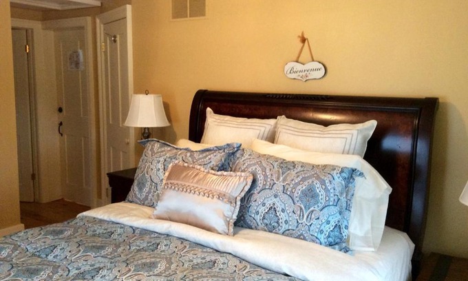 Old Town Historic District Bed & Breakfast | Scarlet Tunic Bed and Breakfast