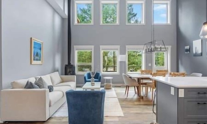 East Kootenay House | "Serenity Shores" Mins to Lake |King Bed |10 Guests