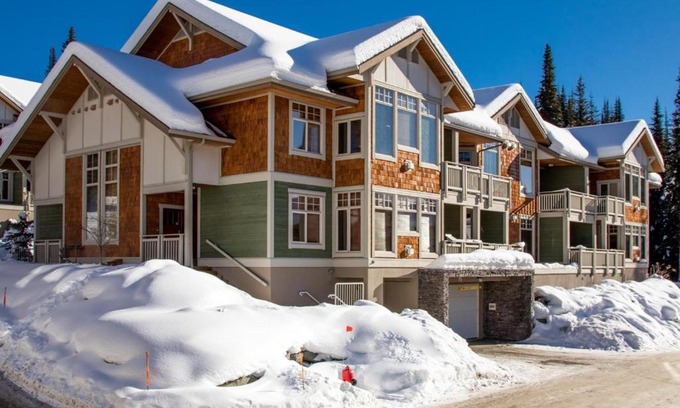 Sun Peaks House | Settlers Crossing #42 By Bear Country