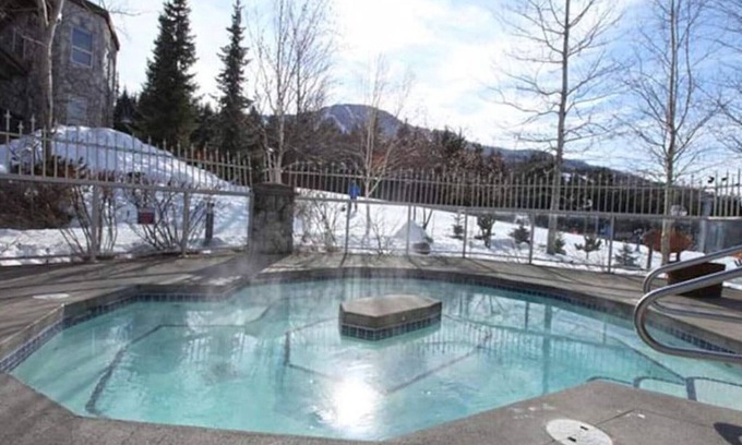 Upper Village Condo | Ski Hill Lookout: True Ski-in/out, 3HTs, Ski Valet