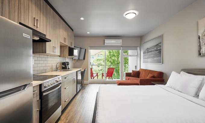 Victoria Hotel | SoLo Suites