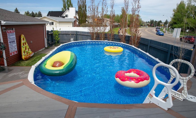 Southwest Edmonton House | Spa Oasisđ´Heated Poolâ
BBQ | A/Câ
Gym & Yoga Studio