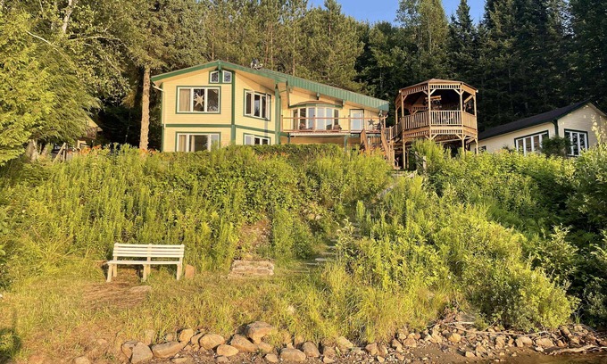 Amherst Ski Chalet | Spa & Waterfront - Chalet le Colibri