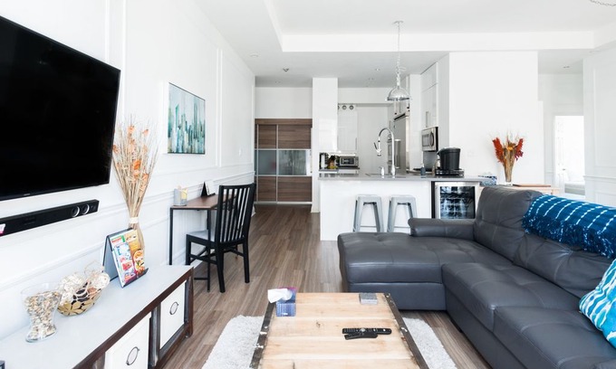 Church and Wellesley Apartment | Spacious 3BR Executive Condo-Downtown-near subway