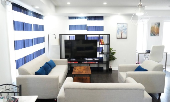 Brampton House | Spacious Home in Brampton – Perfect for Families