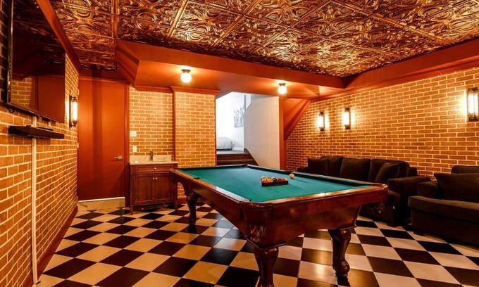 Mile End Apartment | Speakeasy Bar by Parc Lofts