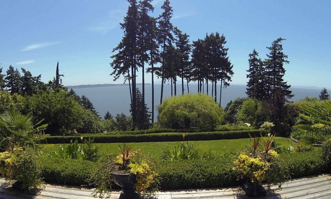 White Rock House | Spectacular Ocean View Pet Friendly Semi Detached Waterfront Home.