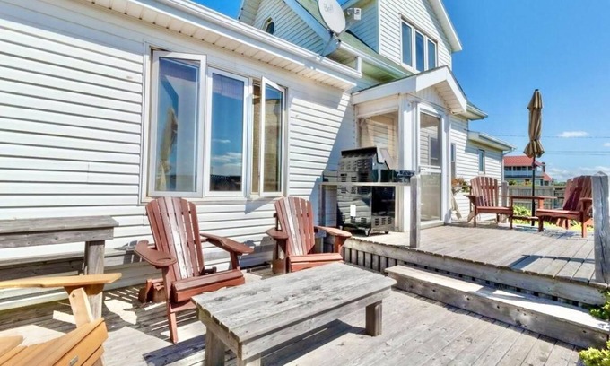 North Rustico Cottage | Spectacular sunsets on Rustico Bay