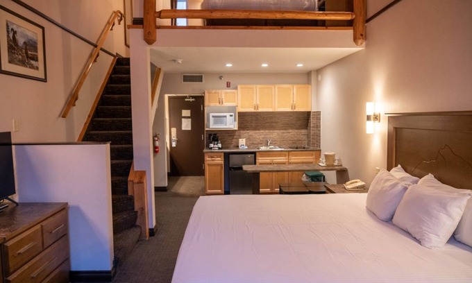 Banff Apartment | Studio flat ∙ 1 bedroom ∙ 4 guests