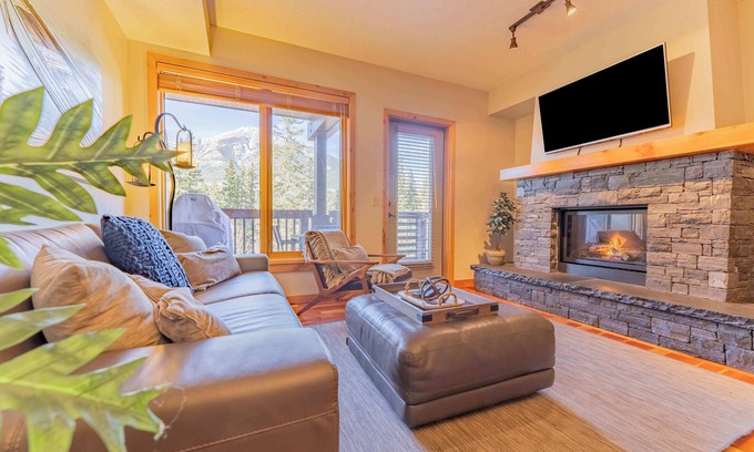 Canmore Apartment | Stunning 2bd, hot tub walking distance to downtown