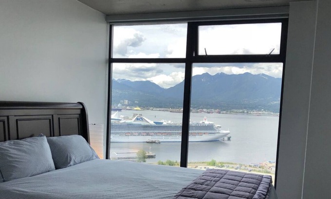 Gastown Apartment | Stunning Views, Gastown, 2bedrm 2bath, 1 Free Parking