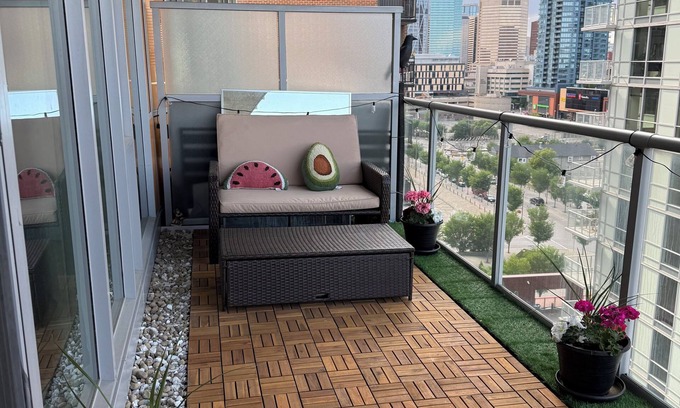 East Village Condo | Stylish Condo, Riverview, Downtown East Village, Mins to Stampede/Saddledome