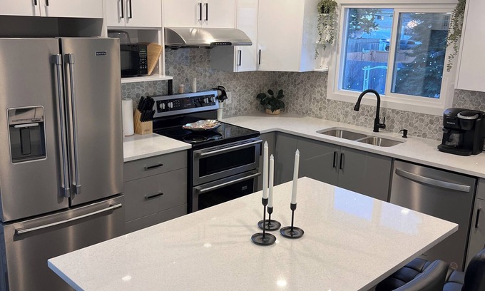Jasper Place House | π Stylish, Spacious 3BR WEM, AC β Pet Friendly, Near Top Attractions