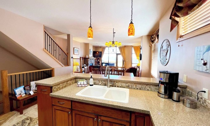 East Kootenay Condo | SullivanStone #32 - Golf - Ski - Hike - Chill - Private Hot Tub - Sleeps 8.