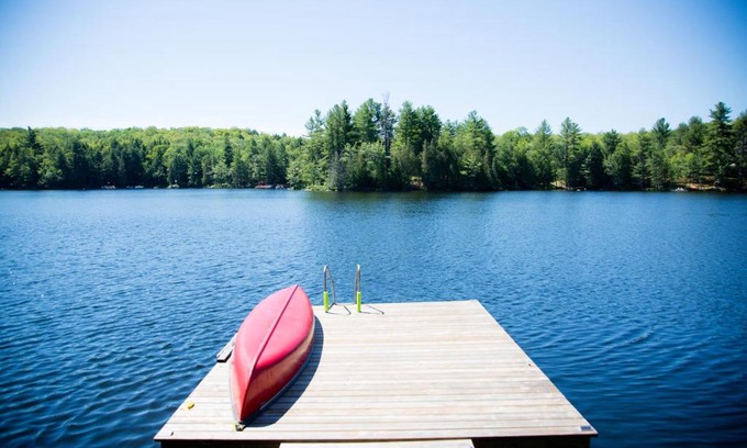 Parham House | Sunny Hilltop Hideaway on the Lake