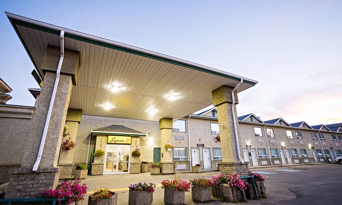 Drayton Valley Hotel | Super 8 by Wyndham Drayton Valley