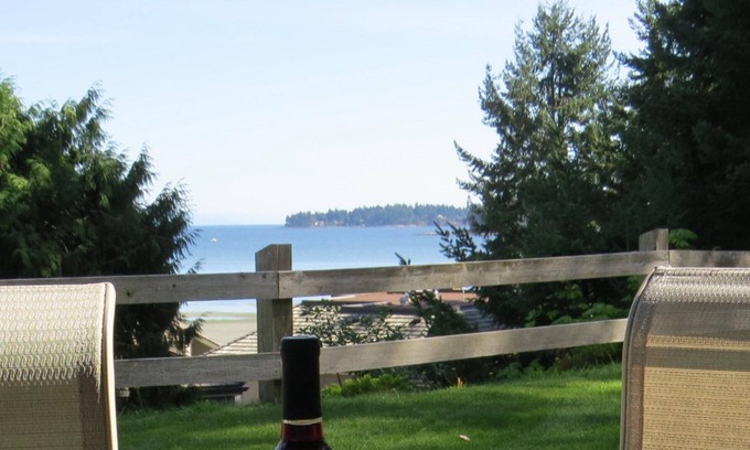 Regional District of Nanaimo House | Tanglewood 22 ~ By The Sea ~ Steps to the Beach