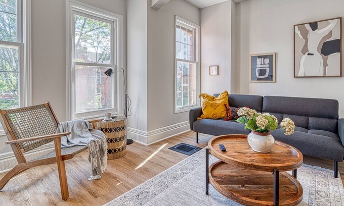 Central Hamilton Apartment | The Alcove- Hamilton's Hidden Gem π