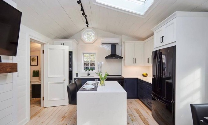 Crystal Beach House | The Cambridge Cove! Hot tub & Outdoor Gas Firepit