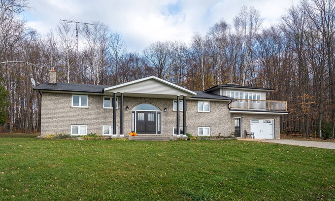 Georgian Bluffs House | The Hideaway - 35 Acres with Hot Tub, Fire Pit, & BBQ