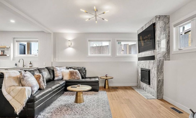 Red Deer Apartment | The Lioness | Sauna | Steam Shower | Jacuzzi Bath