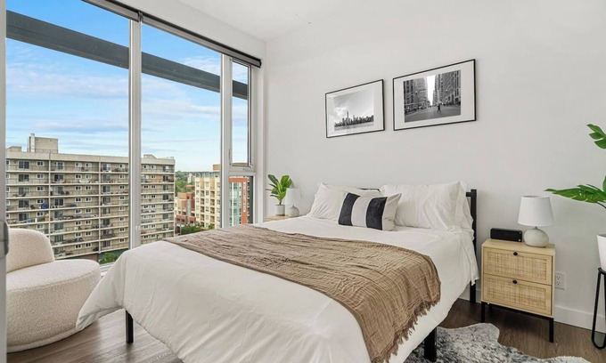 Sunnyside Apartment | The Pulse - Central unit in Kensington!