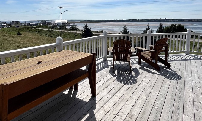 North Rustico House | The Red Rock Beach House π Relax, Unwind & Enjoy! *Reduced Fall/Winter Rates!*