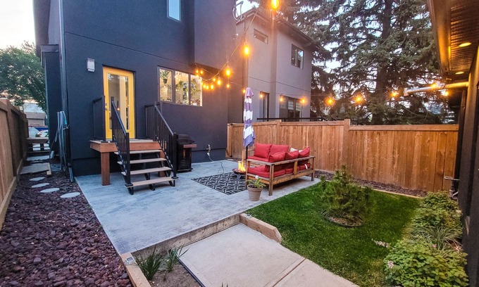 Old Strathcona House | The Yellow Door Retreat. 3 Ensuite Full Baths.