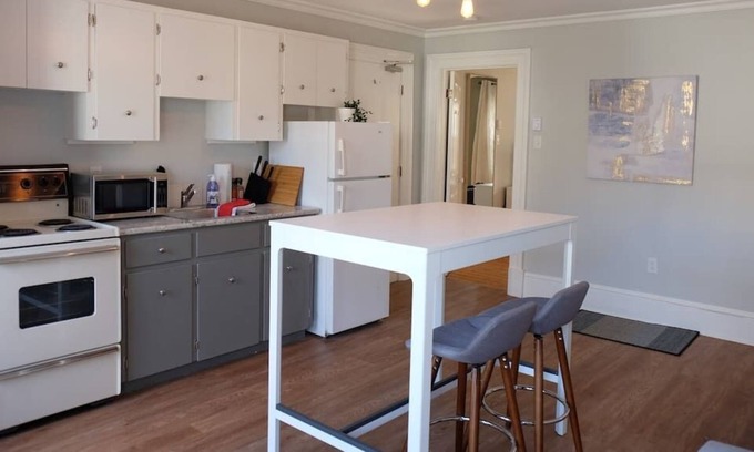 South End Apartment | This apartment is a 1 bedroom(s), 1 bathrooms, located in Halifax, NS.