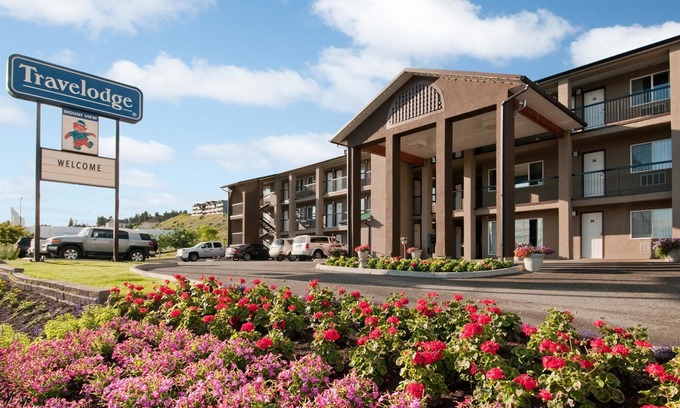 Kamloops Hotel | Travelodge by Wyndham Kamloops Mountview