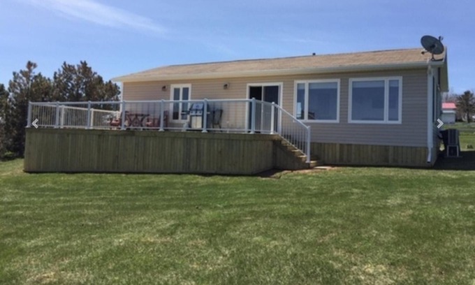 New London Cottage | Two bedrooms in Stanley Bridge with beautiful vistas