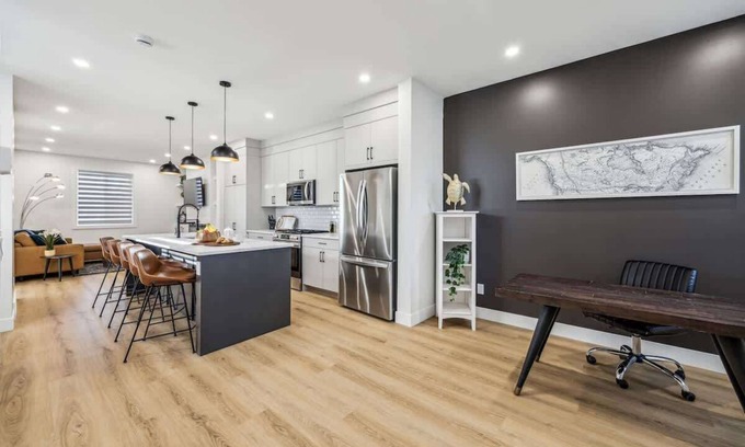 Southwest Calgary House | Ultimate Group Stay, 3 King Beds, 2 Suites