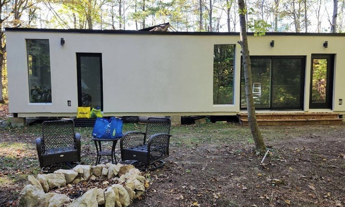Milton Cabin | Unique Off-Grid Getaway- Come Stay &Explore!
