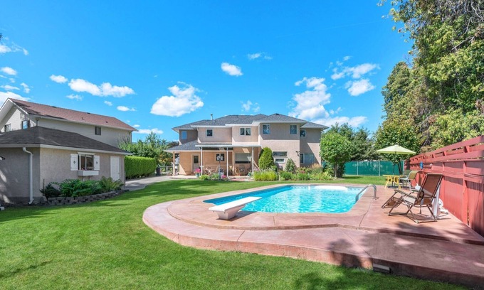 South Central House | Upscale 2 Bedroom Suite Basement