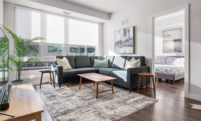 Southwest Calgary Apartment | Upscale Condo Located In Sought After Brittannia 💎
