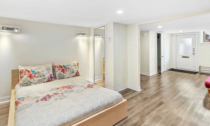 Parc Molson Apartment | Very well located apartment. Ideal for a long s