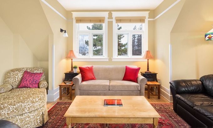 South Central Condo | Walk everywhere - Prime location