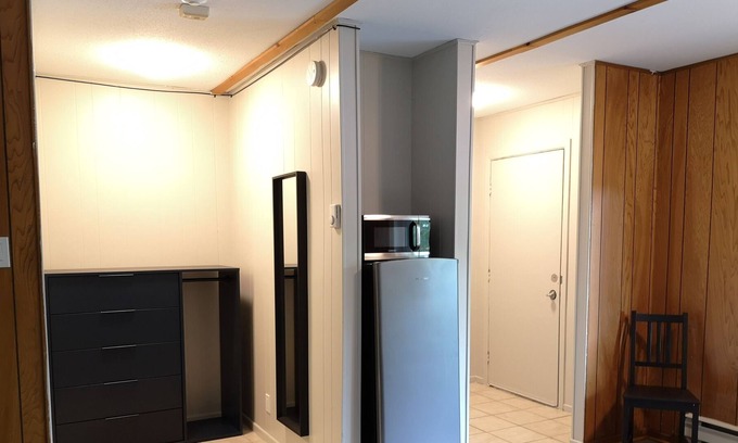 Dorset House | Walk out deck room 6. Minutes from the Lake, Boat Launch, Dorset Tower, Trails