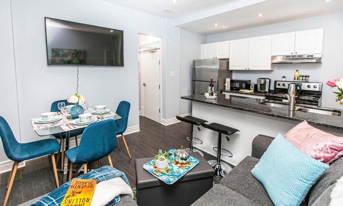 Centretown West Apartment | Warm and Comfortable 2BR - Downtown/Little Italy