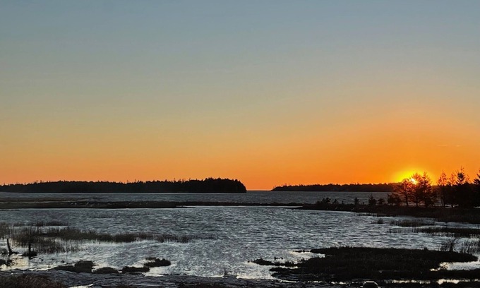 Stokes Bay House | βοΈ Waterfront Chalet with Boat Ramp, Dock and Access to Lake Huron! π¦