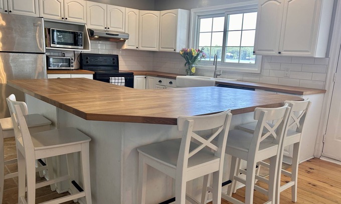 Lanark Highlands Cottage | Waterfront Cottage 1 hr from Ottawa
